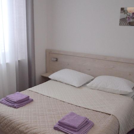 Apartments And Rooms By The Sea Jakisnica, Pag - 4160 Лун Екстериор снимка