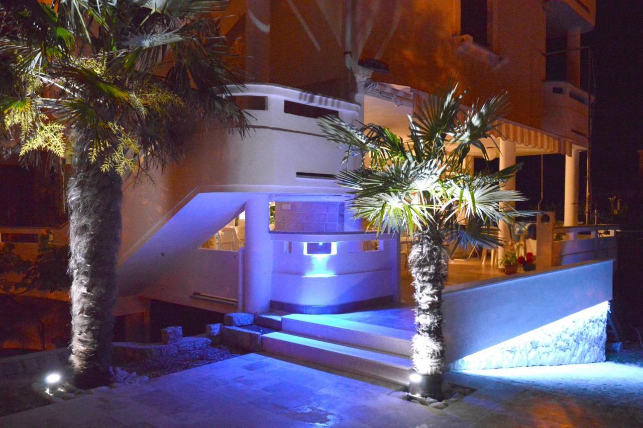 Apartments And Rooms By The Sea Jakisnica, Pag - 4160 Лун Екстериор снимка