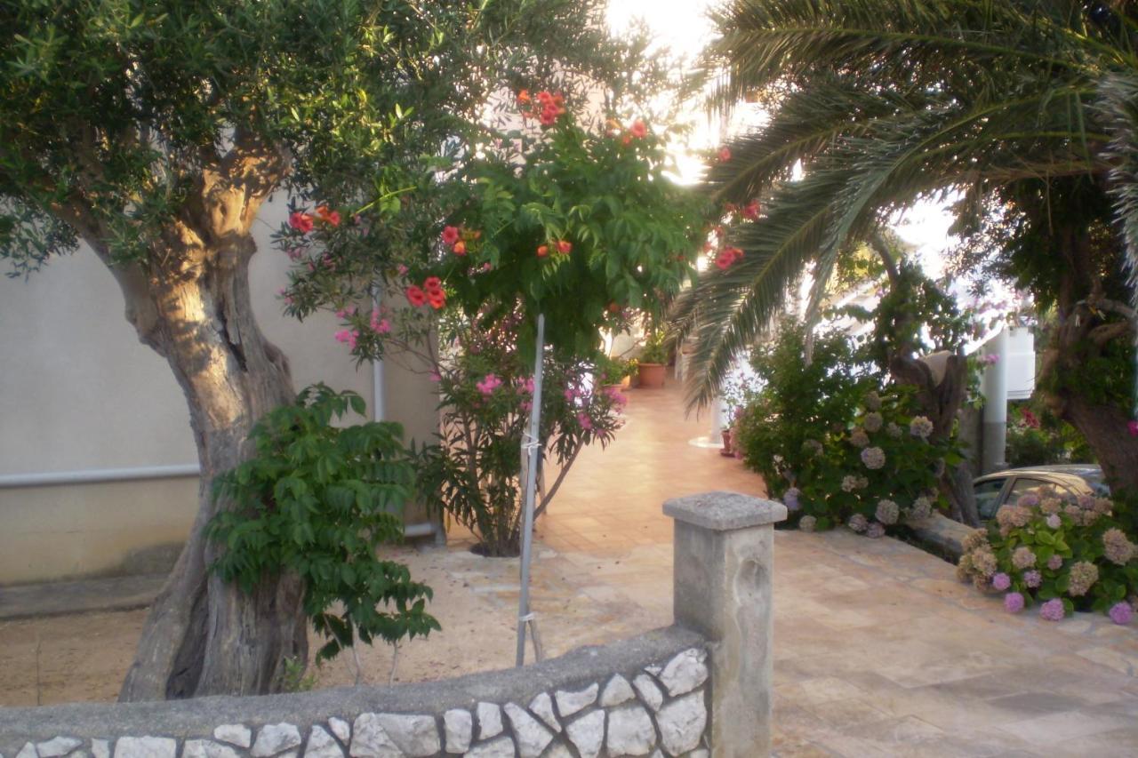 Apartments And Rooms By The Sea Jakisnica, Pag - 4160 Лун Екстериор снимка