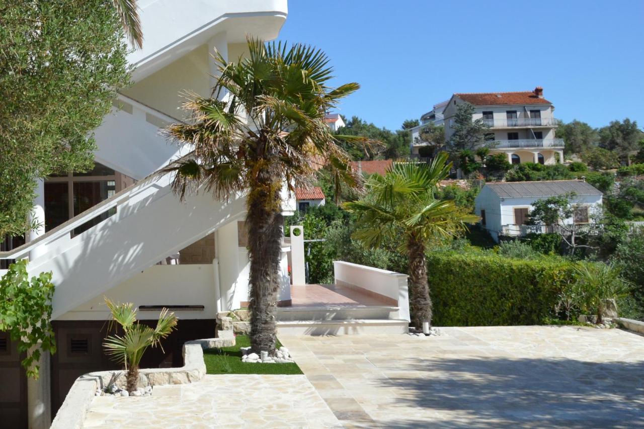 Apartments And Rooms By The Sea Jakisnica, Pag - 4160 Лун Екстериор снимка