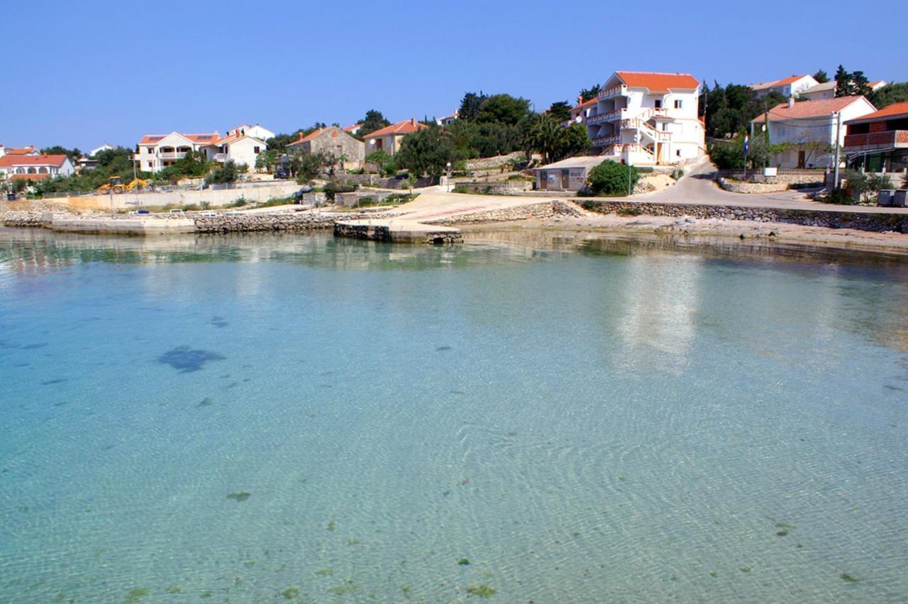 Apartments And Rooms By The Sea Jakisnica, Pag - 4160 Лун Екстериор снимка