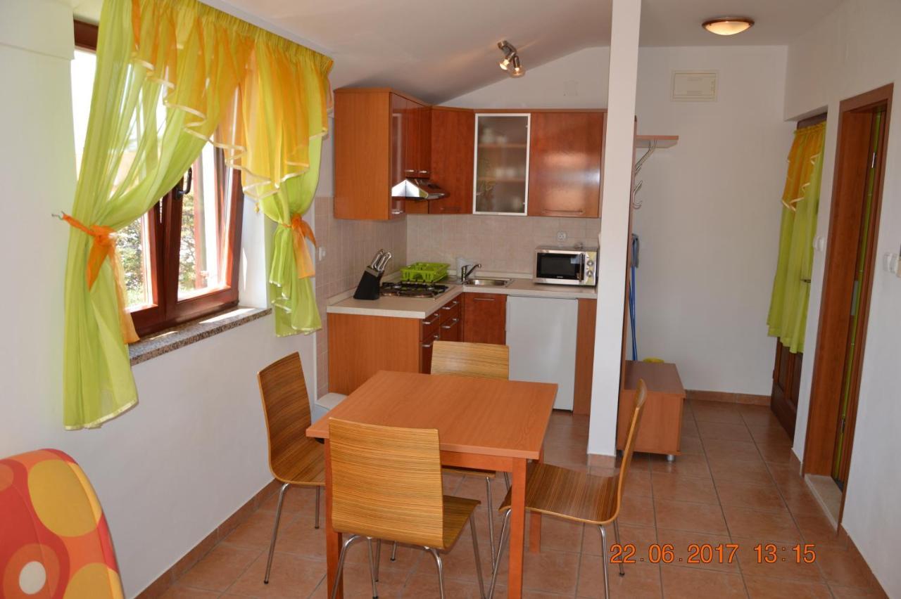 Apartments And Rooms By The Sea Jakisnica, Pag - 4160 Лун Екстериор снимка