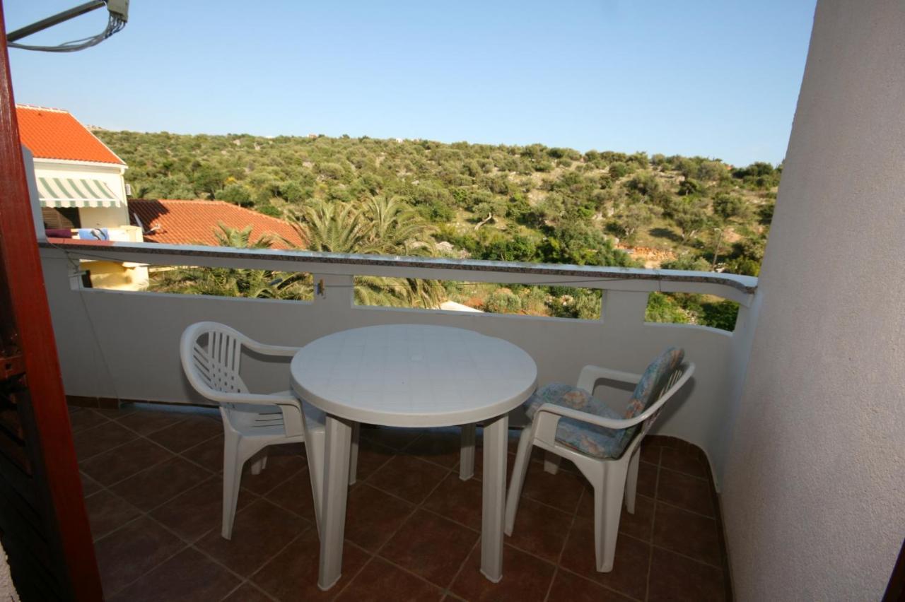 Apartments And Rooms By The Sea Jakisnica, Pag - 4160 Лун Екстериор снимка
