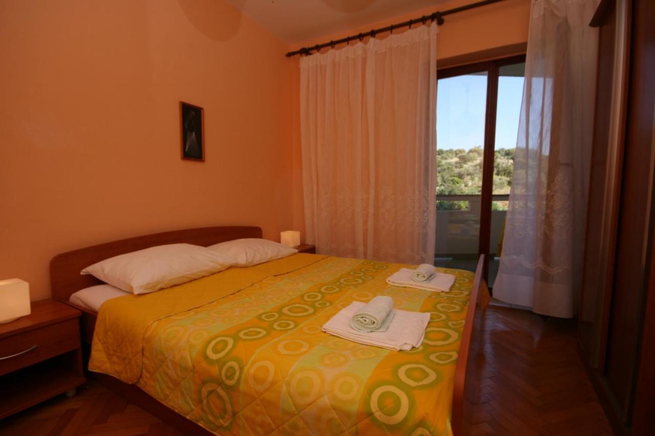 Apartments And Rooms By The Sea Jakisnica, Pag - 4160 Лун Екстериор снимка