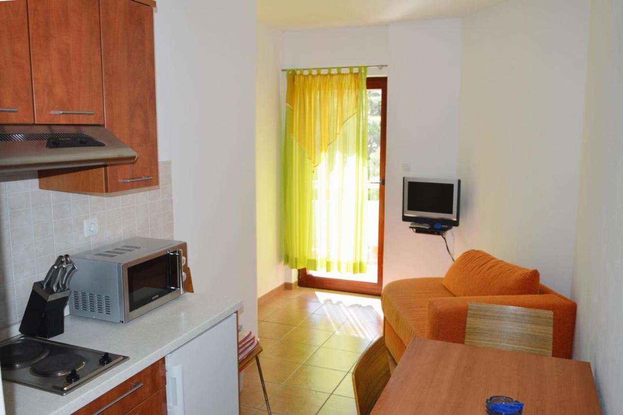 Apartments And Rooms By The Sea Jakisnica, Pag - 4160 Лун Екстериор снимка
