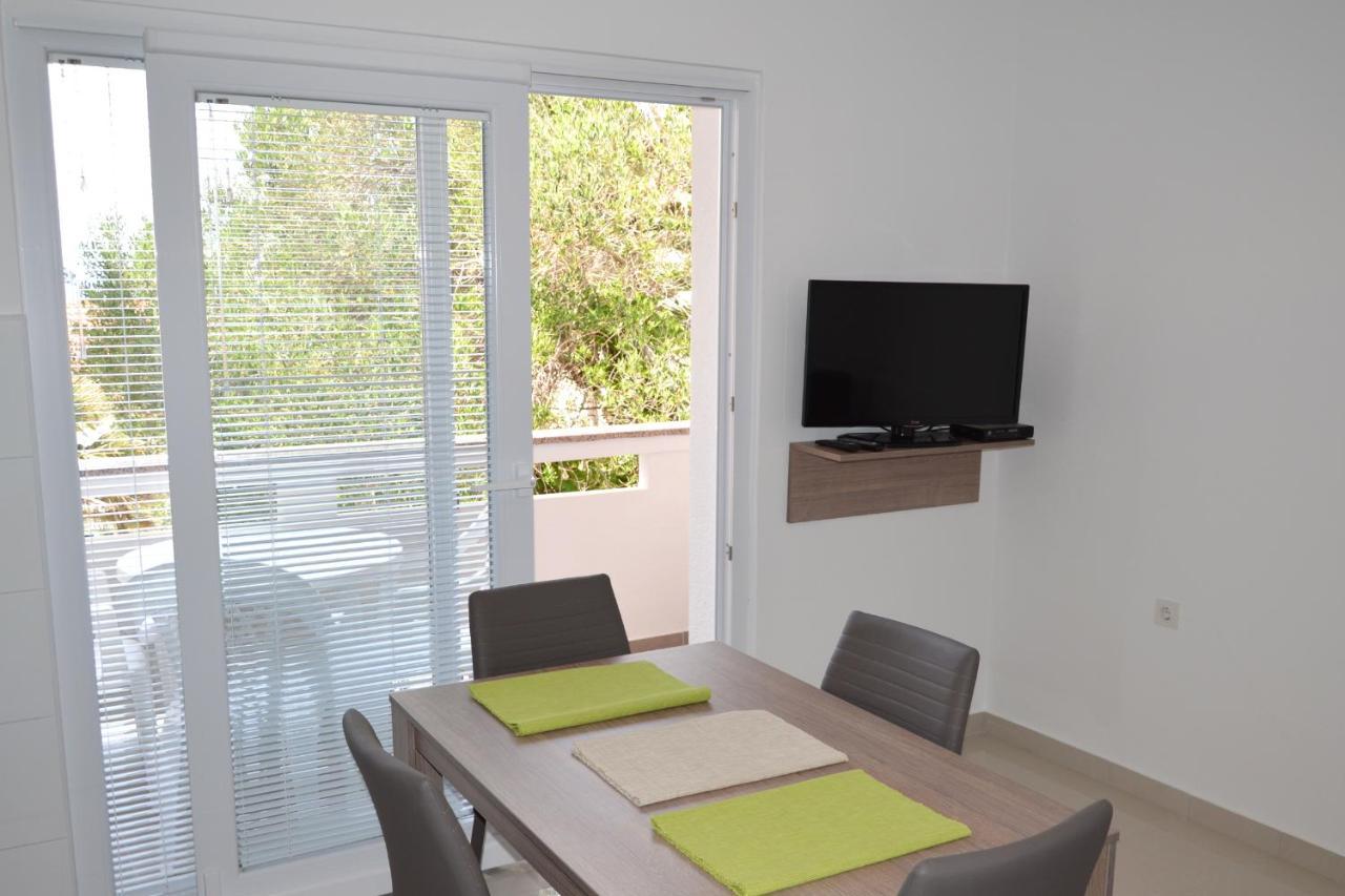 Apartments And Rooms By The Sea Jakisnica, Pag - 4160 Лун Екстериор снимка