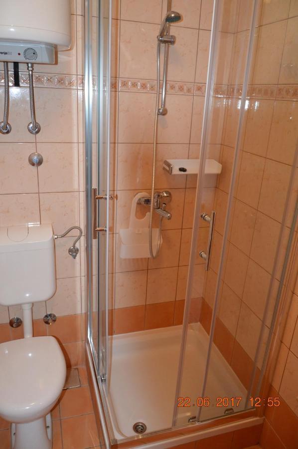 Apartments And Rooms By The Sea Jakisnica, Pag - 4160 Лун Екстериор снимка