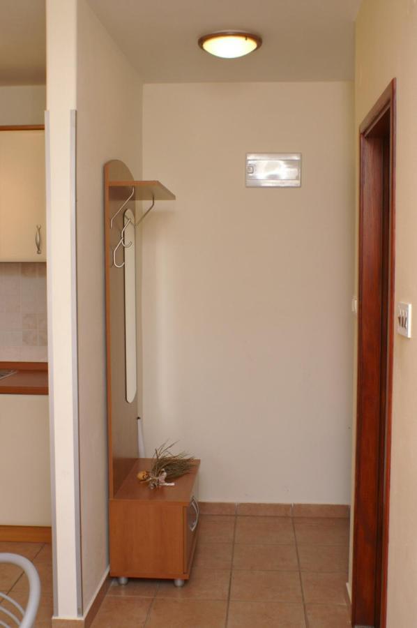 Apartments And Rooms By The Sea Jakisnica, Pag - 4160 Лун Екстериор снимка