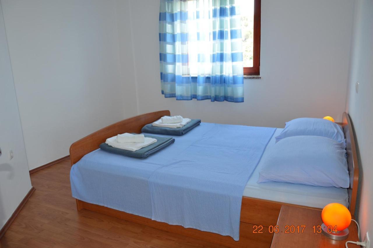 Apartments And Rooms By The Sea Jakisnica, Pag - 4160 Лун Екстериор снимка