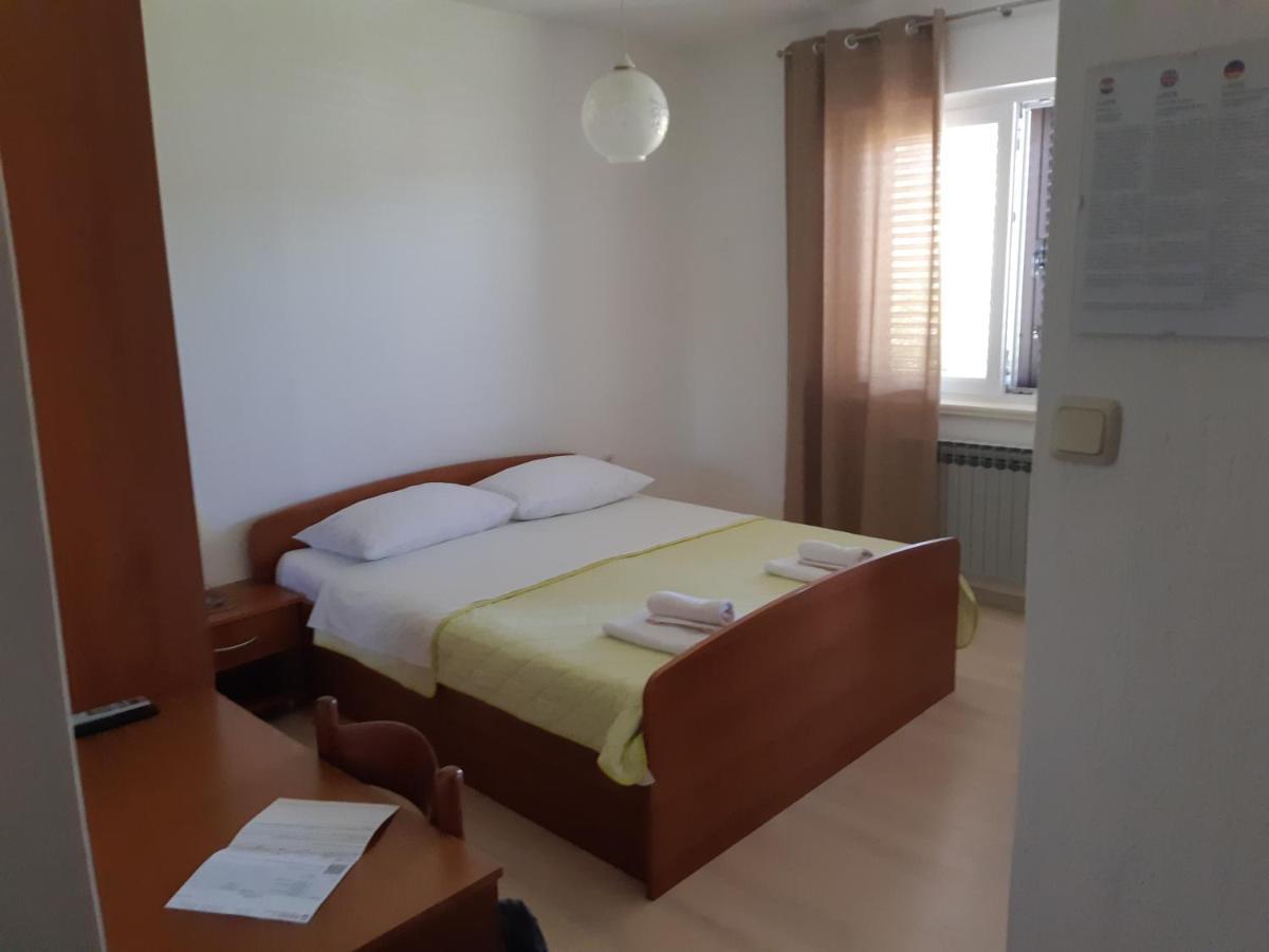 Apartments And Rooms By The Sea Jakisnica, Pag - 4160 Лун Екстериор снимка